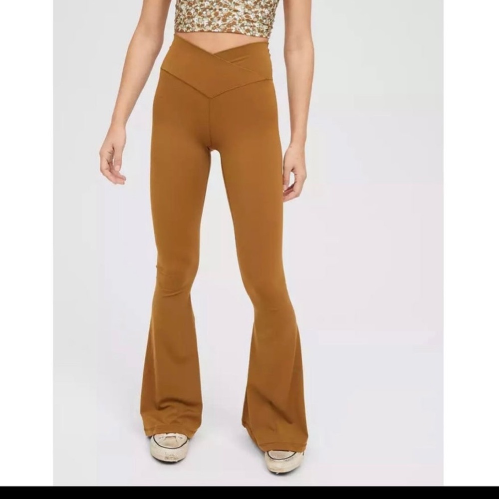 Aerie crossover high rise flare - Picture 2 of 3